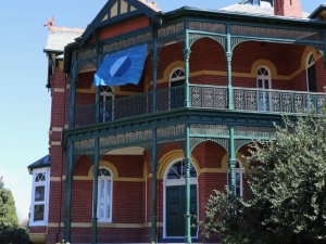 http://www.emmahamilton.com.au/files/dimgs/thumb_2x300_2_34_142.jpg